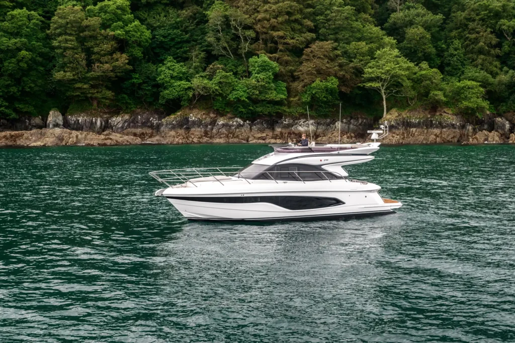 f45-exterior-white-hull-05