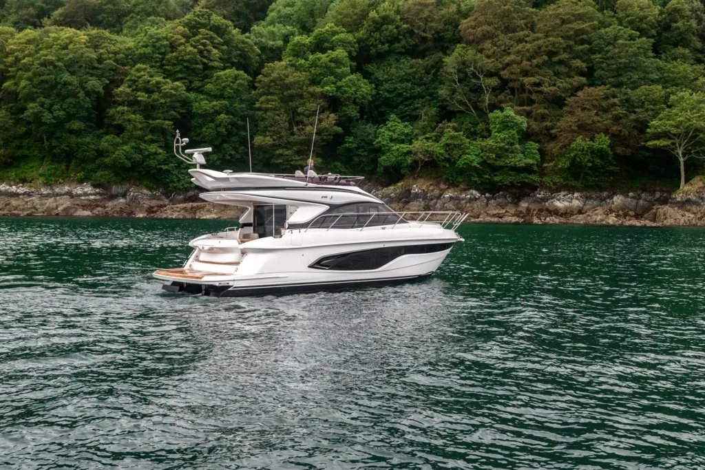 f45-exterior-white-hull-07