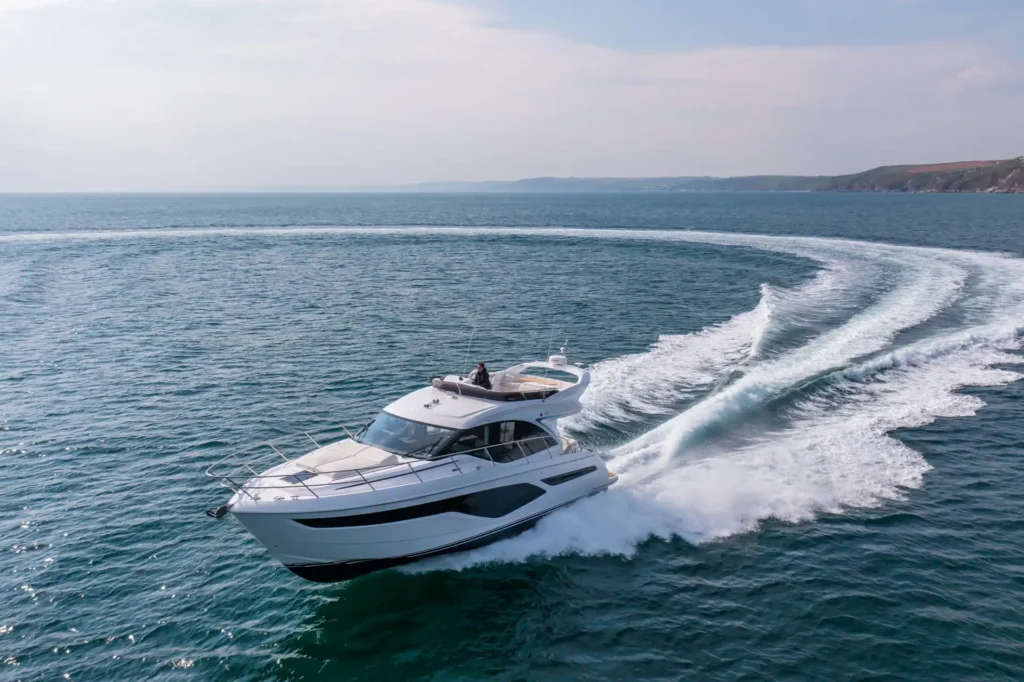 f50-exterior-white-hull-01-2022