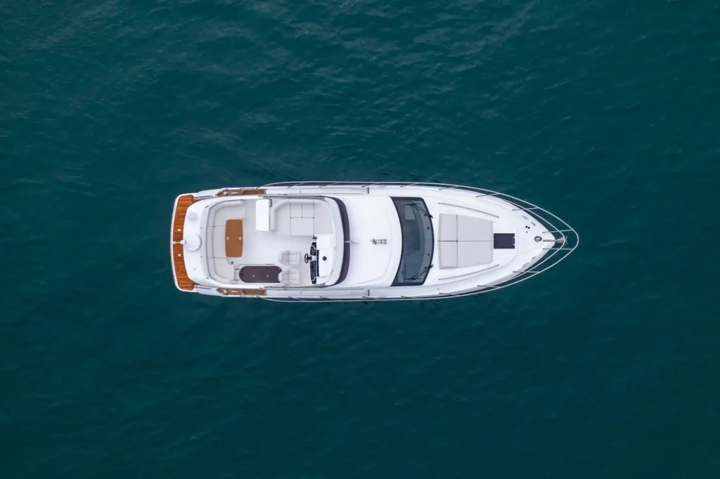 f50-exterior-white-hull-05-2022