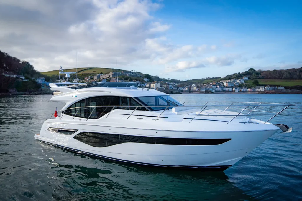 f55-exterior-white-hull-sea-trial-13