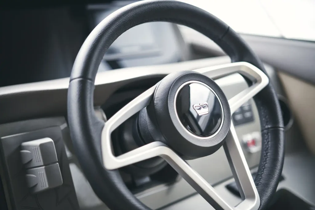 f55-interior-helm-wheel-detail-walnut-satin-2022