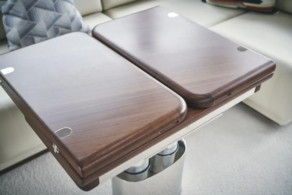 f55-interior-saloon-table-detail-folded-walnut-satin-2022
