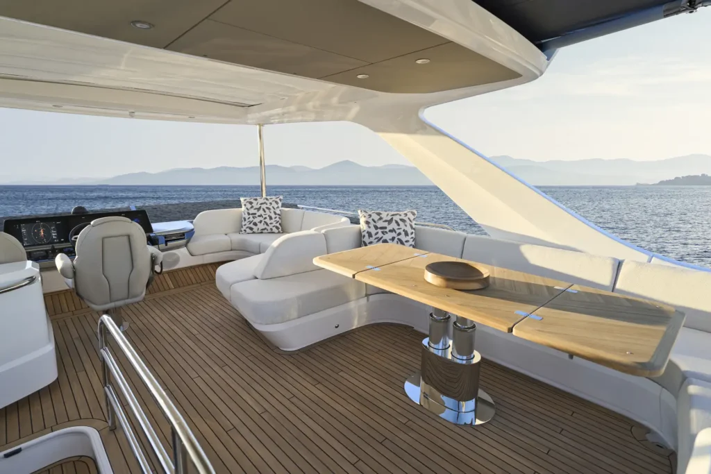 f58-exterior-flybridge