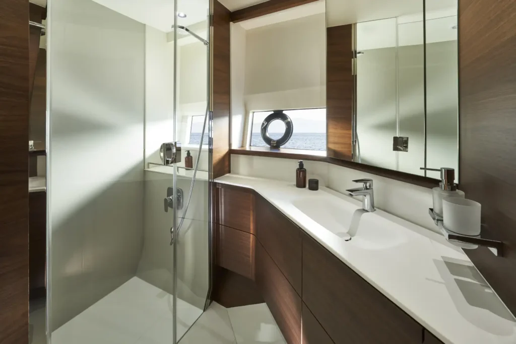 f65-forward-cabin-bathroom-2022
