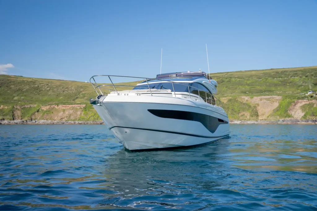 s62-exterior-white-hull-18