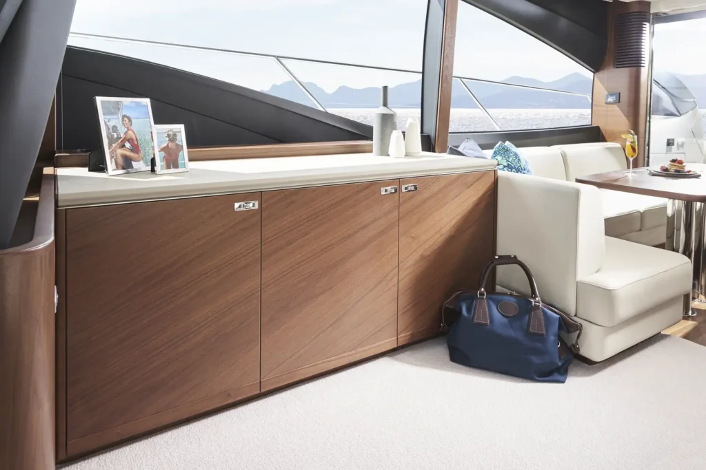 s62-interior-saloon-sideboard