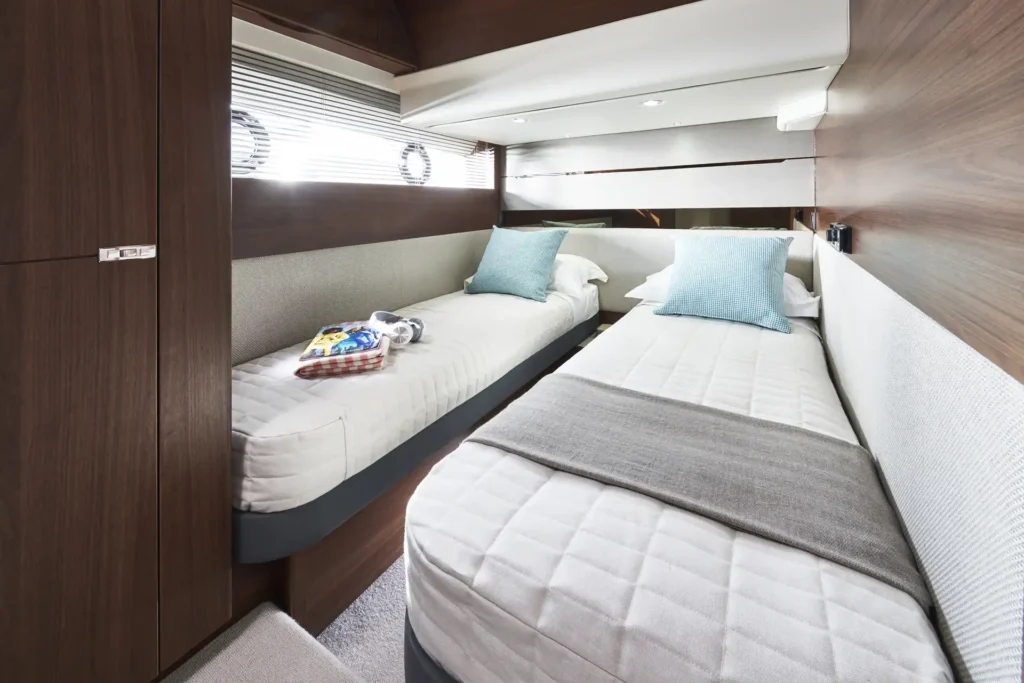 s62-interior-starboard-guest-cabin