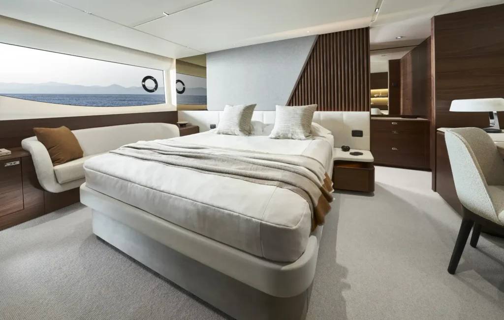 s72-master-stateroom-rt
