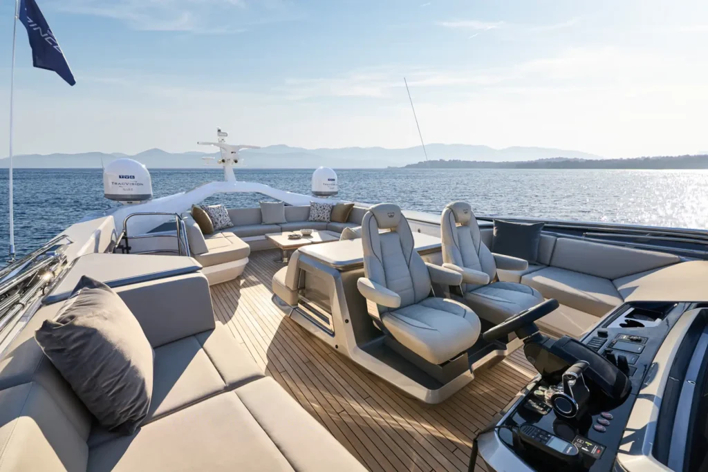 s80-exterior-sportbridge-table-lowered