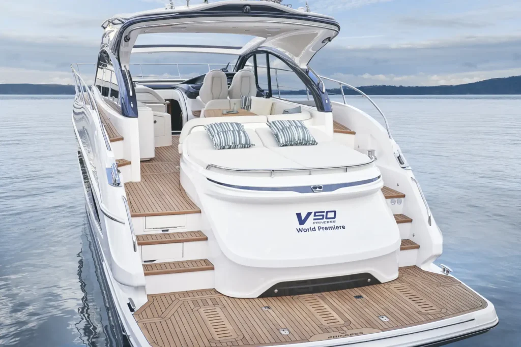 v50-open-exterior-white-hull-06