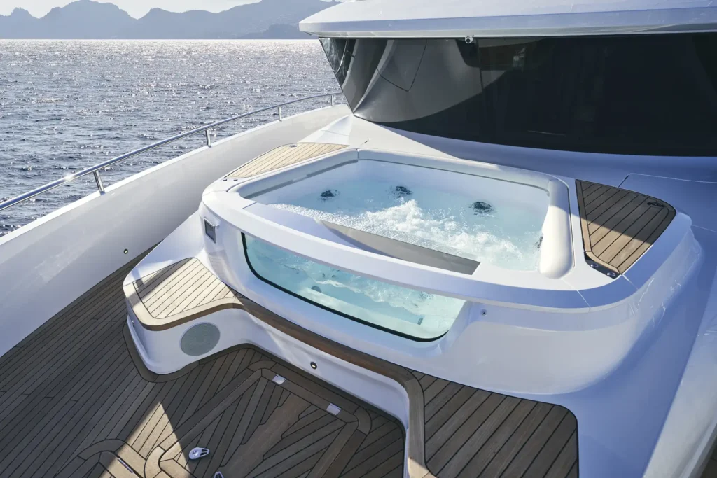 x80-exterior-foredeck-with-optional-spa-bath