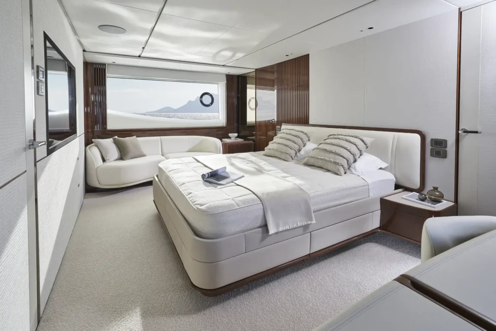 x80-interior-aft-stateroom