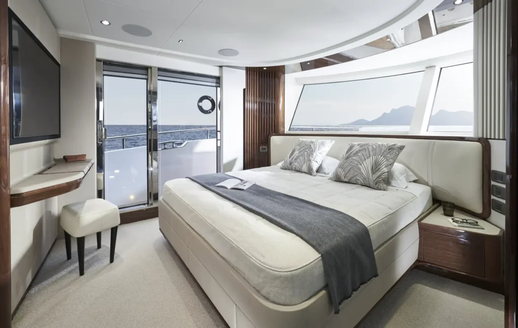 x80-interior-main-deck-owners-stateroom