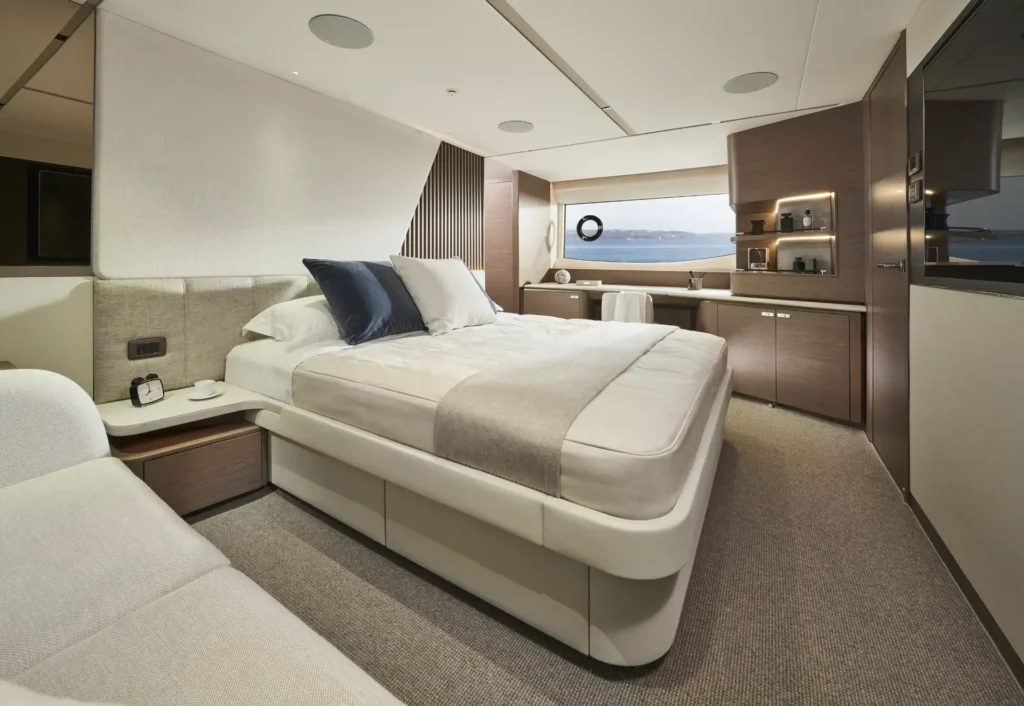 y72-interior-master-stateroom
