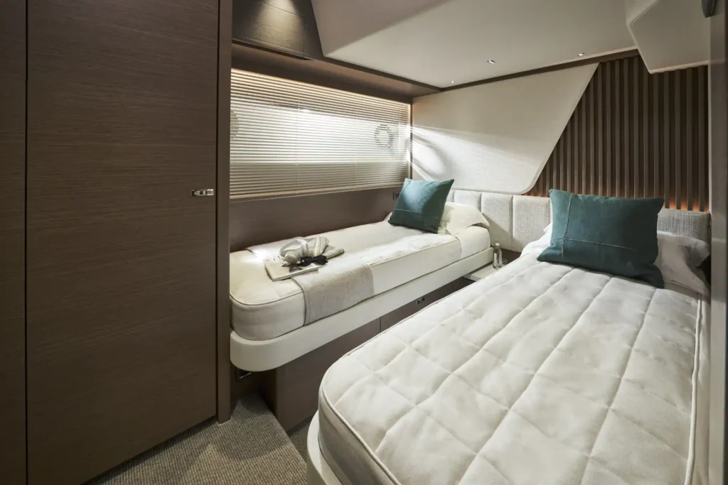 y72-interior-starboard-guest-cabin
