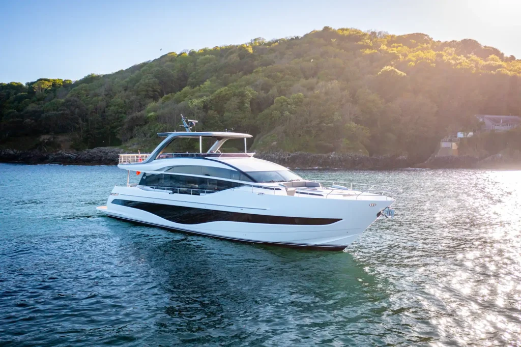 y85-exterior-white-hull-1-2022