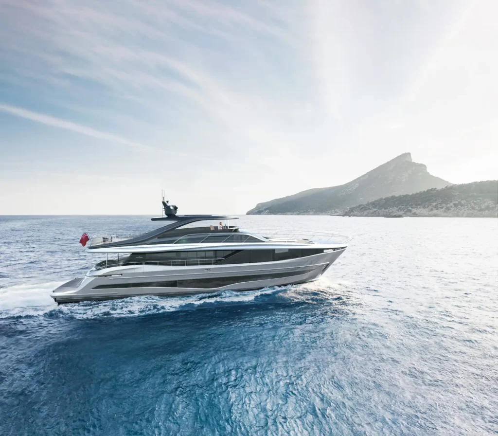 y95-exterior-silver-hull-06