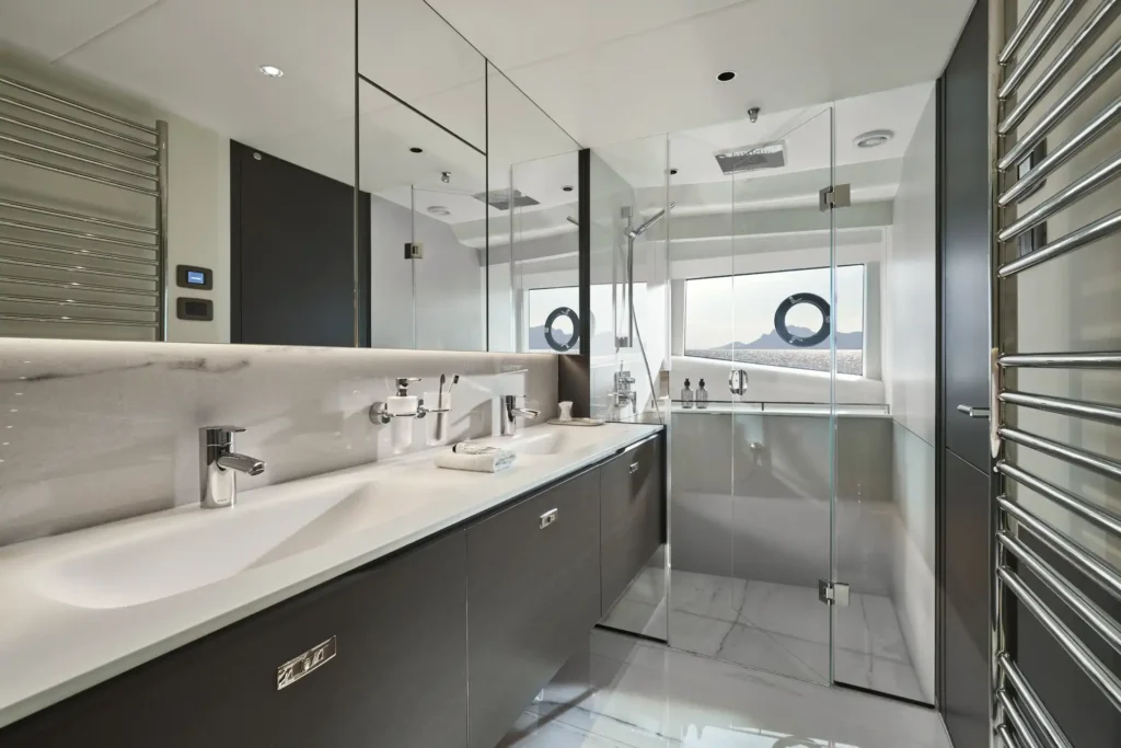 y95-master-bathroom-1-rt