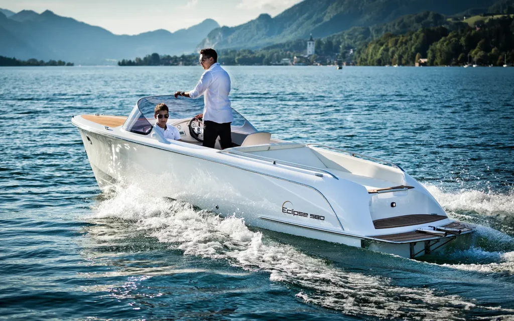 Marian Eclipse 580 bei Fahrt auf dem Wolfgangsee