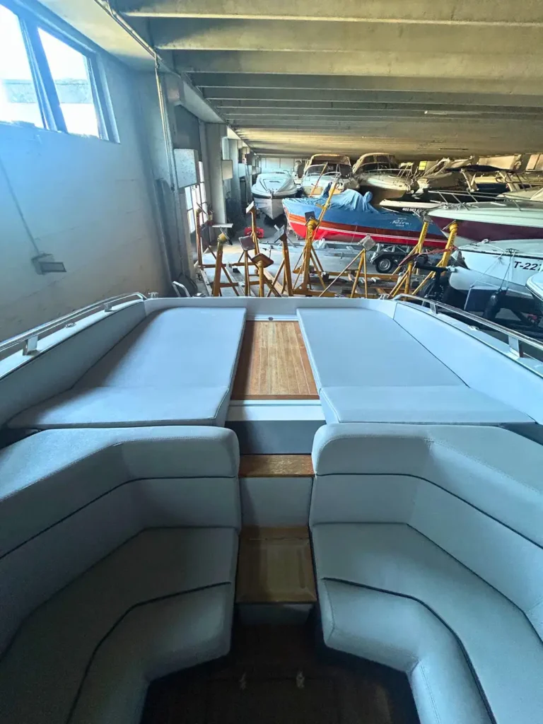 mostes-28-2018-bow-seating-area