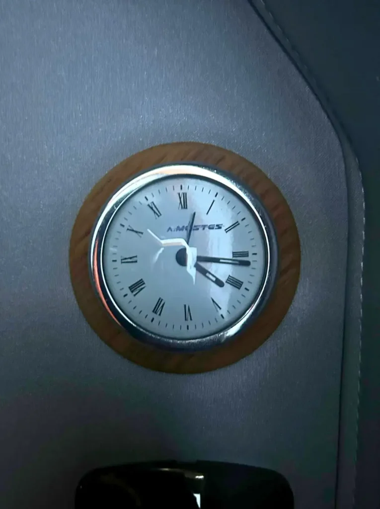 mostes-28-2018-dashboard-clock