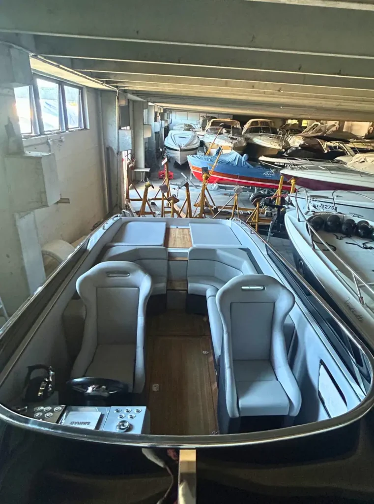 mostes-28-2018-indoor-full-boat-view