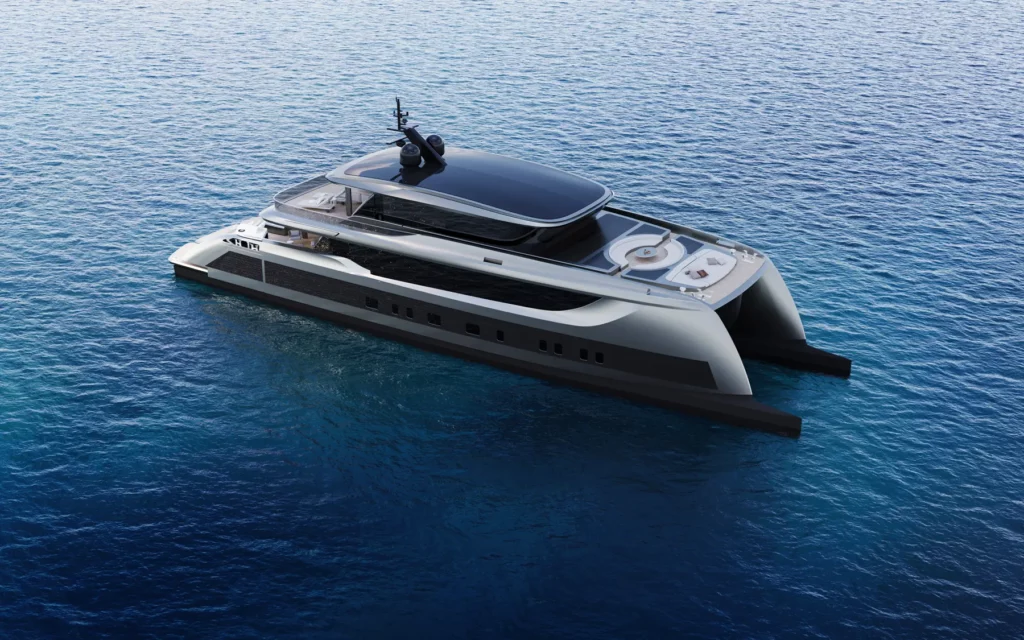 Ein Blick von oben auf eine Sunreef Yacht, die ruhig im klaren, blauen Wasser liegt. Die Symmetrie und das moderne Design des Schiffes kommen besonders gut zur Geltung, während das Wasser im Hintergrund den luxuriösen Charakter der Yacht betont.