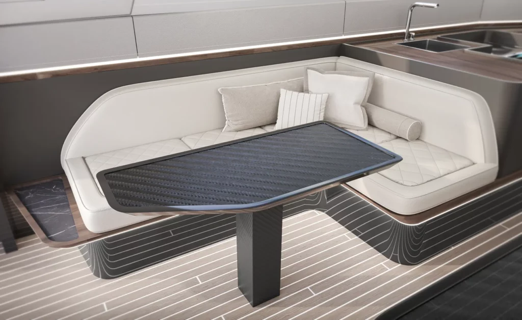 Detailansicht des luxuriösen Sitzbereichs auf der Sunreef 55 Ultima mit gepolsterten Sitzen, einem modernen Tisch und hochwertigen Materialien.