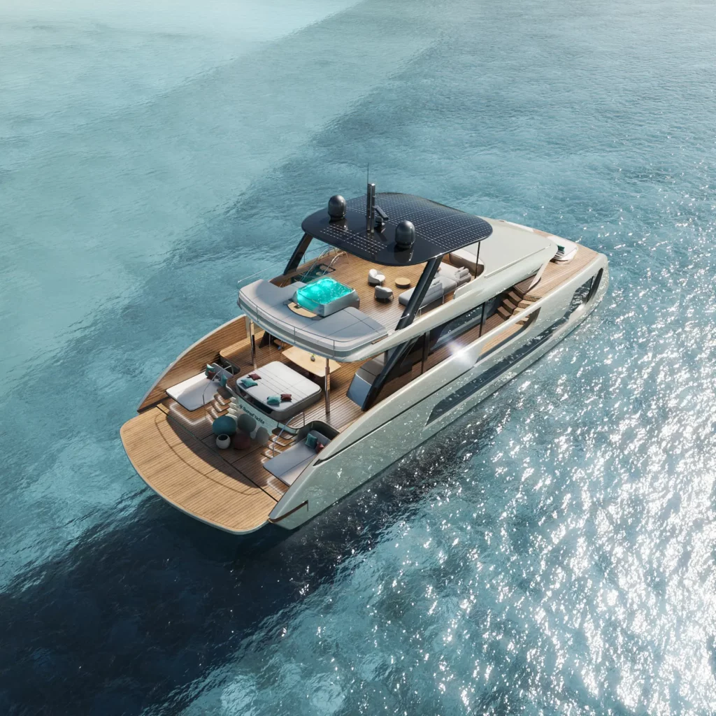 Luftaufnahme der Sunreef Ultima 77, die auf ruhigem, blauem Wasser fährt. Die Yacht zeigt ihr elegantes Design mit großzügigen Decksflächen und einem luxuriösen Layout.