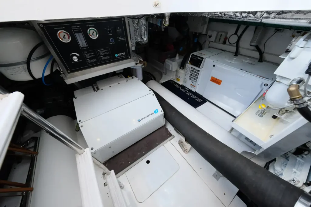 Princess_yachts_F50_engine_bay_01