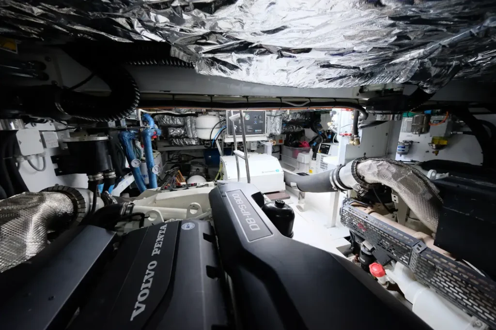 Princess_yachts_F50_engine_bay_02