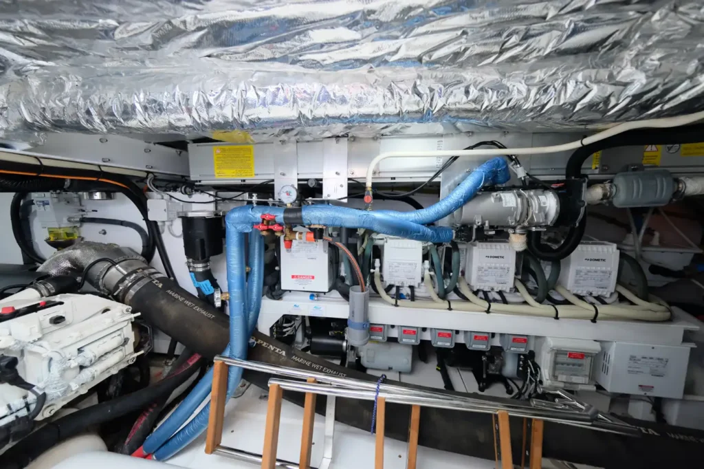 Princess_yachts_F50_engine_bay_06