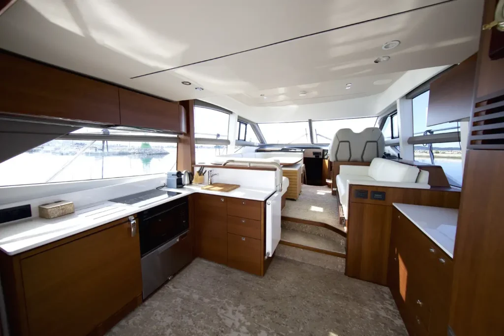 Princess_yachts_F50_interior_01
