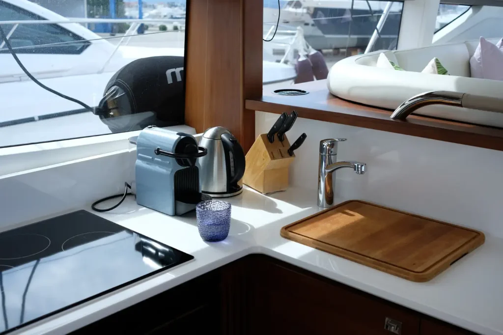 Princess_yachts_F50_interior_03