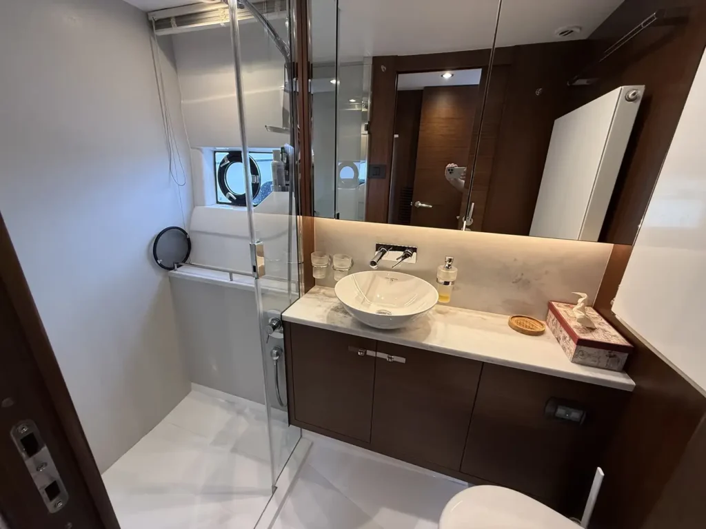 Princess_yachts_F50_interior_19