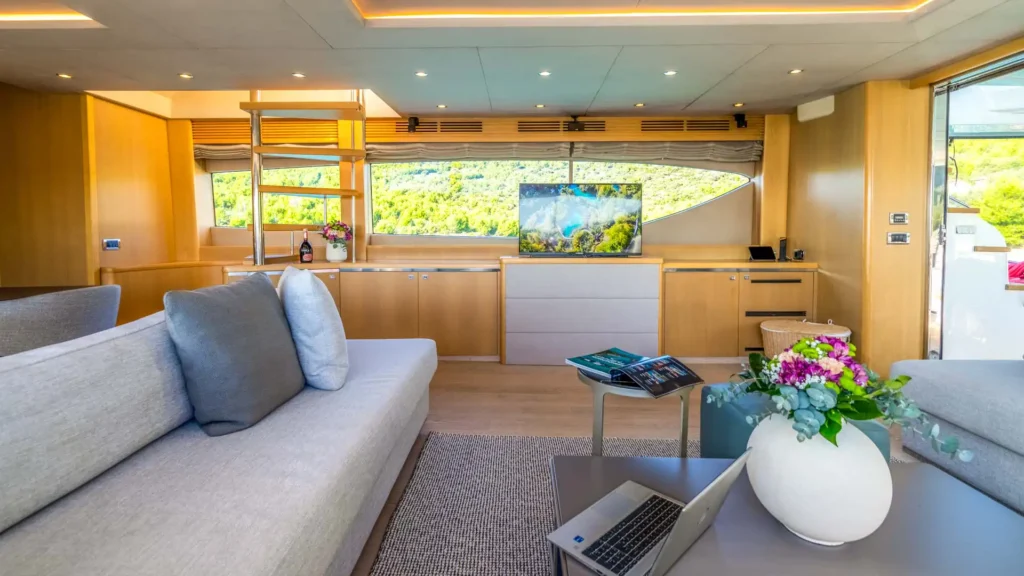 16-INSIEME-salon-side-view_