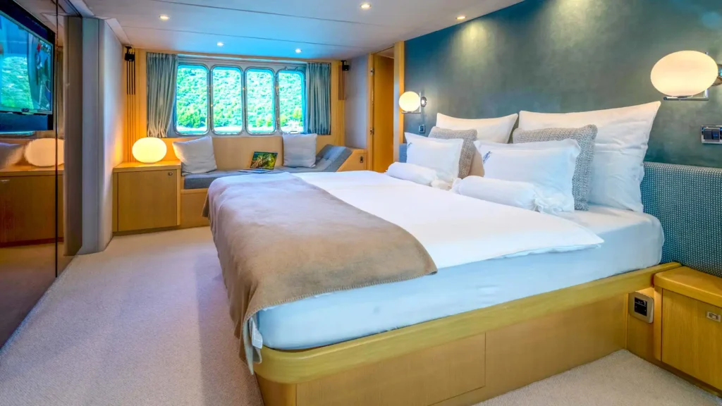 17-INSIEME-Master-cabin_