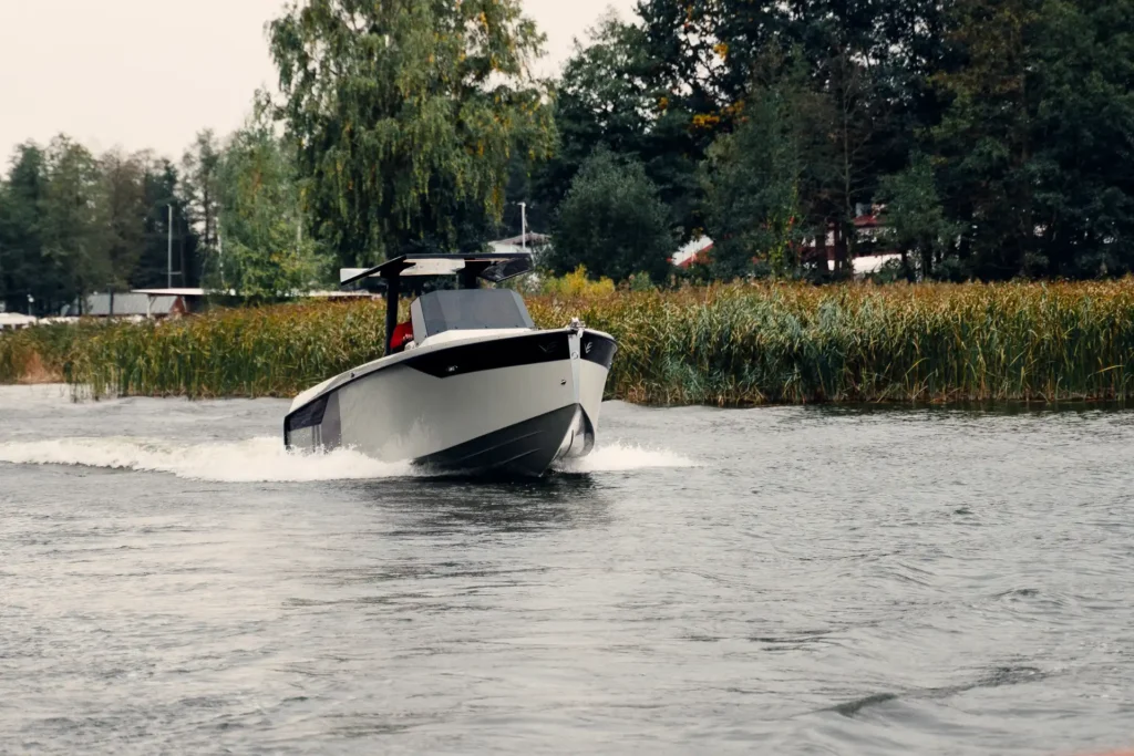 Avcon-Yacht_Veloce-V750-ext_02