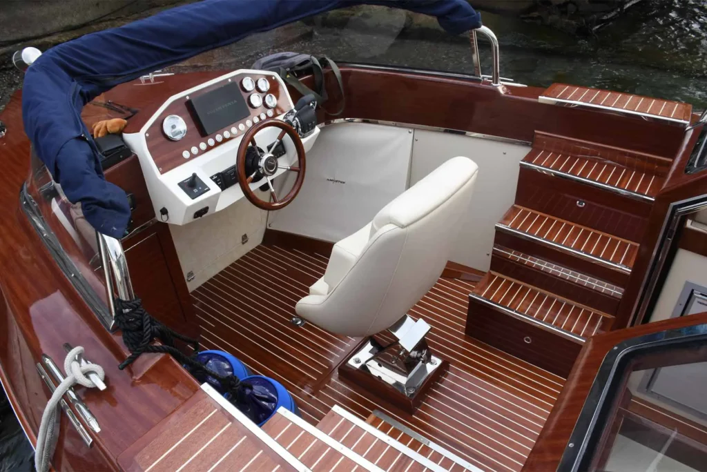 Mostes-taxi-boat-28-5