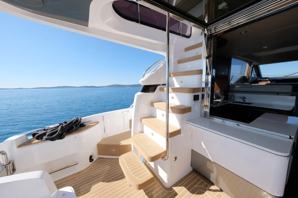 Princess_F55_2024_15_Aft_Deck_Stairs