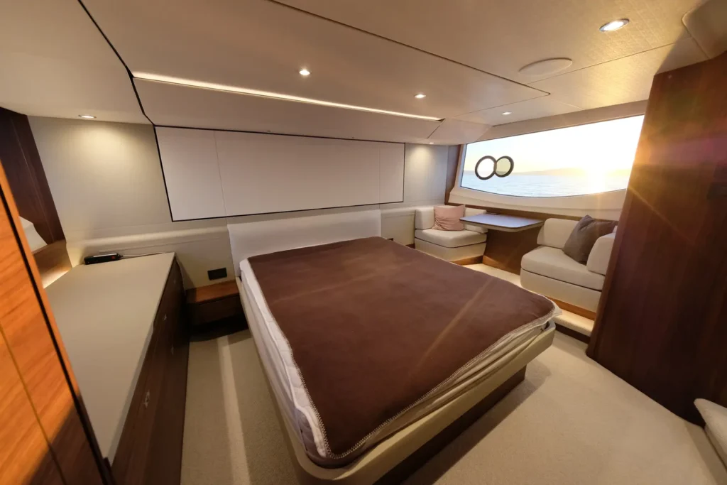 Princess_F55_2024_35_Master_Cabin_Bed_Sunset_View.webp