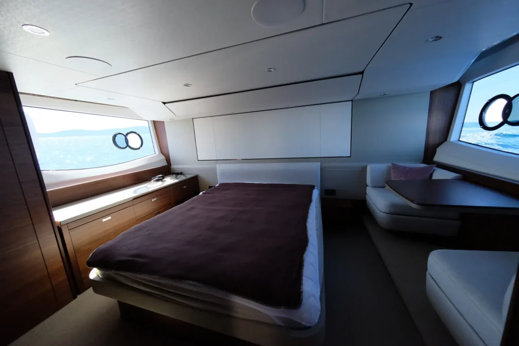 Princess_F55_2024_41_Master_Cabin_Bed_with_Sea_View.webp