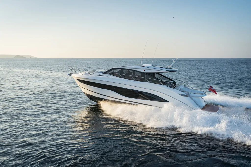 v55-exterior-white-hull-17